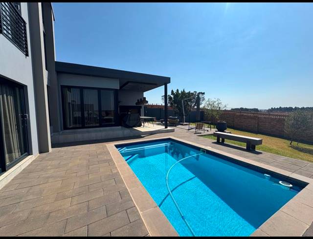 4 BEDROOM HOUSE FOR SALE IN MIDSTREAM HEIGHTS